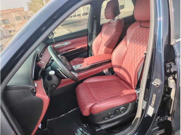 Car image 13