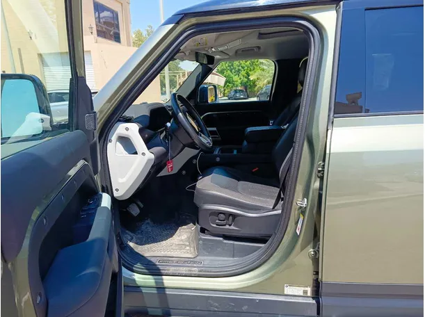 Car image 14