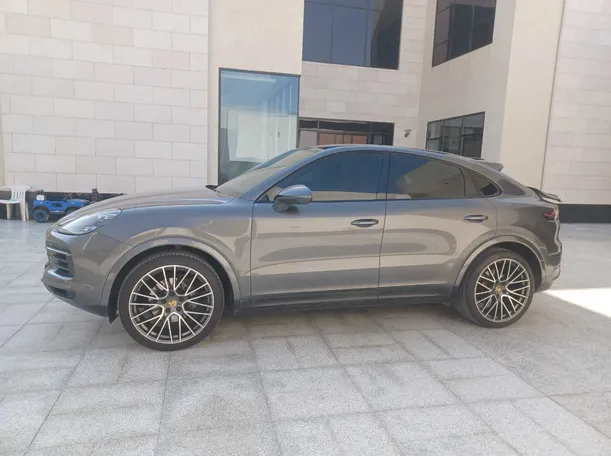 Car image 8