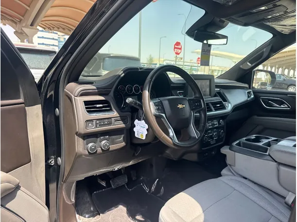 Car image 12