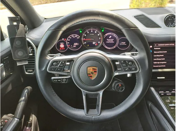 Car image 18
