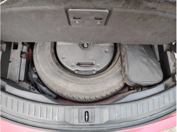 Car image 34