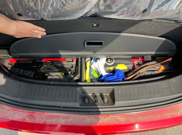 Car image 24