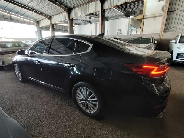 Car image 8