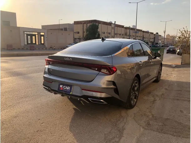 Car image 5