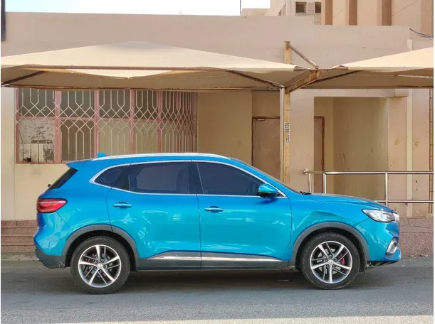 Car image 4