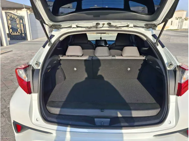 Car image 19