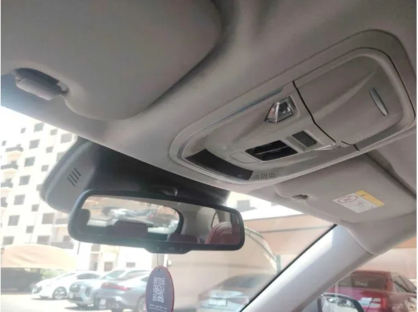 Car image 30