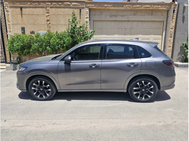 Car image 8