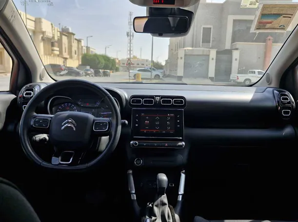 Car image 15
