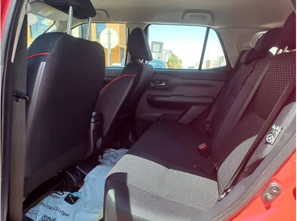 Car image 14