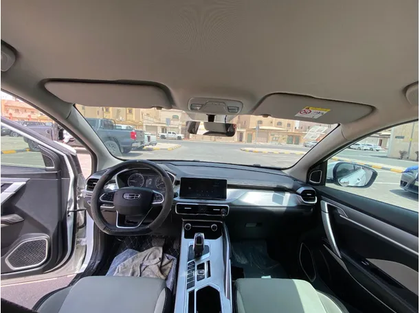 Car image 14
