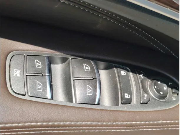 Car image 37