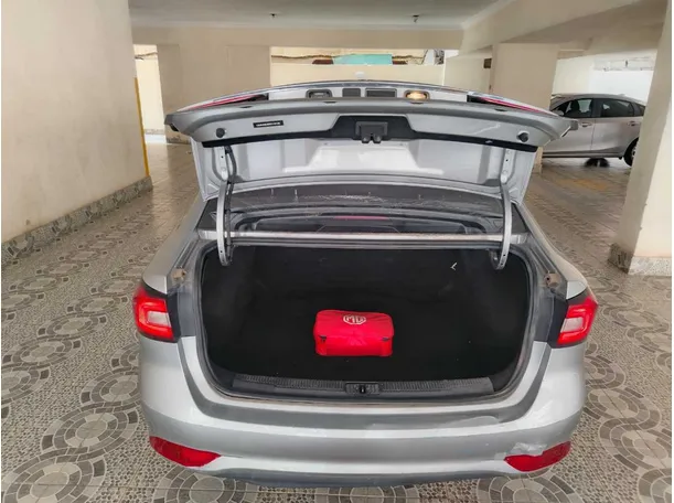 Car image 32
