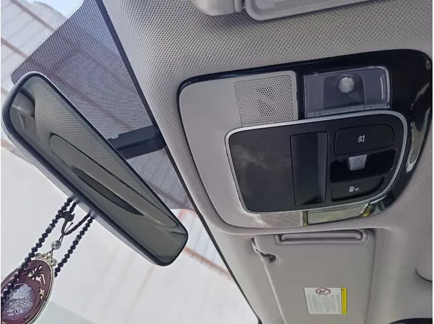 Car image 29