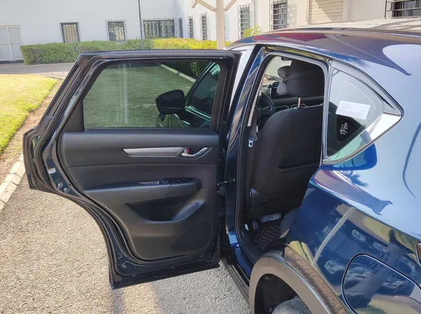 Car image 14