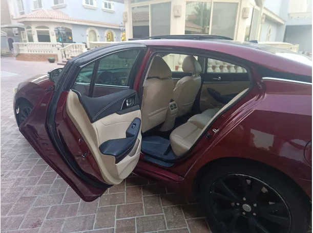 Car image 14