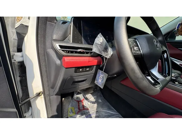 Car image 25