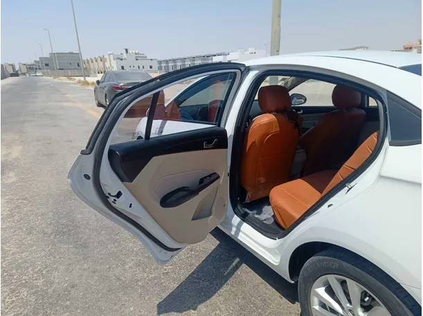 Car image 15