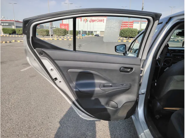 Car image 14