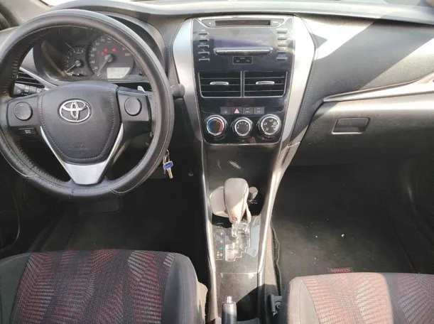 Car image 18