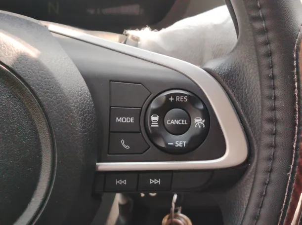 Car image 25