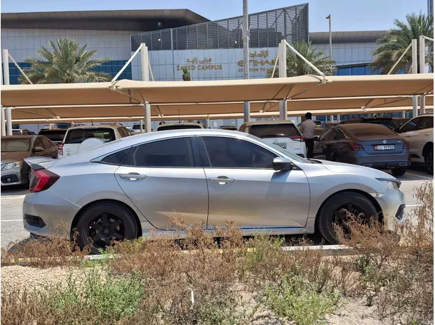 Car image 8