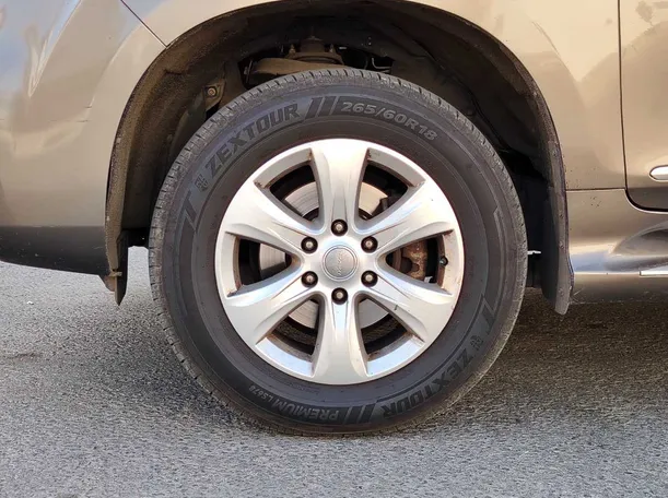 Car image 10