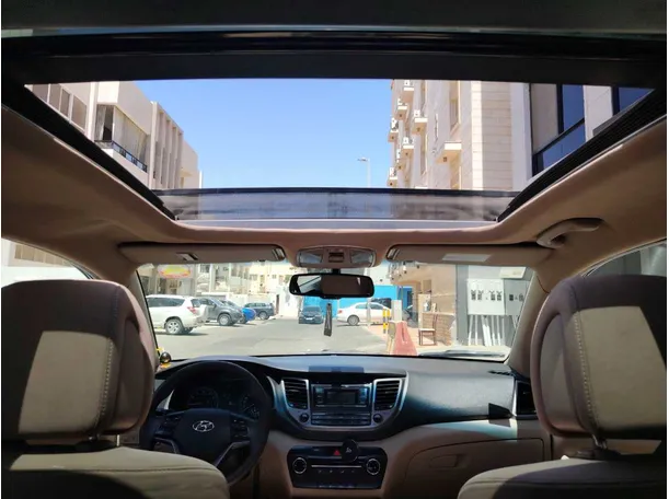 Car image 17