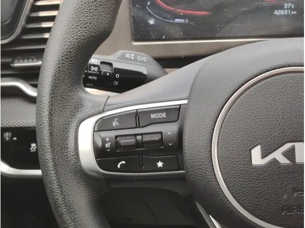 Car image 25