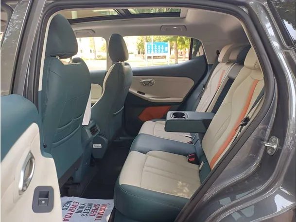 Car image 13