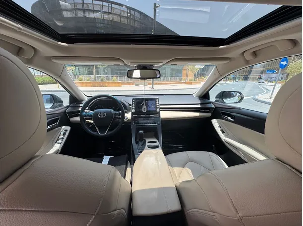 Car image 14