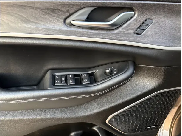 Car image 27