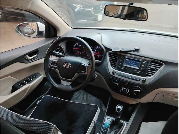 Car image 20