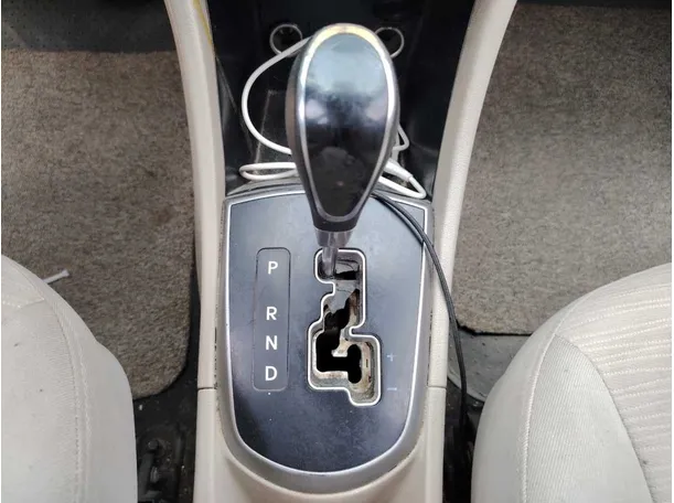 Car image 19