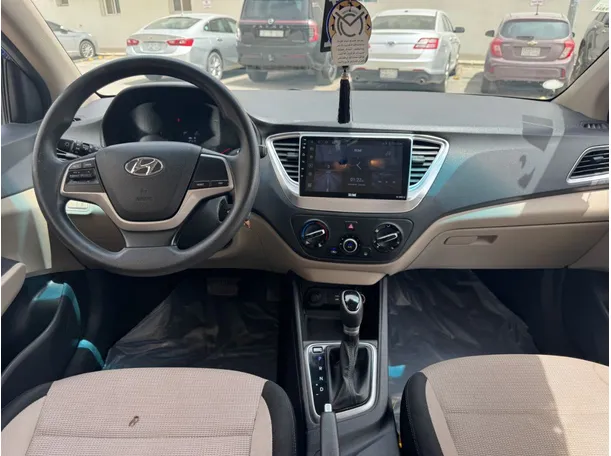 Car image 16