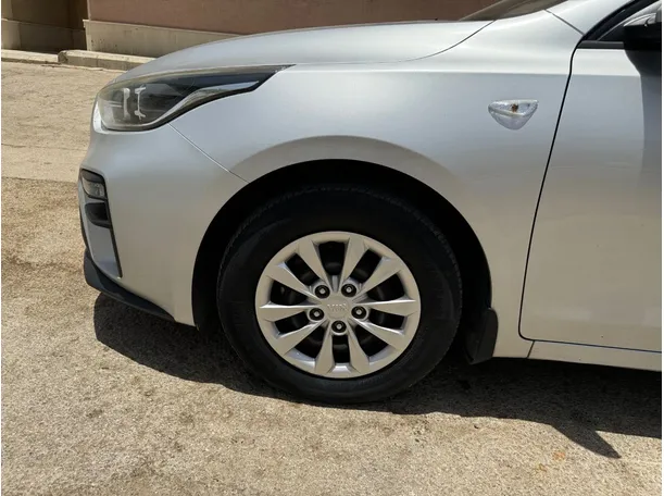 Car image 9