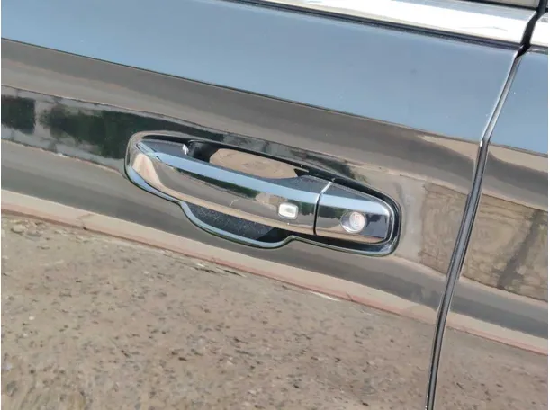 Car image 32
