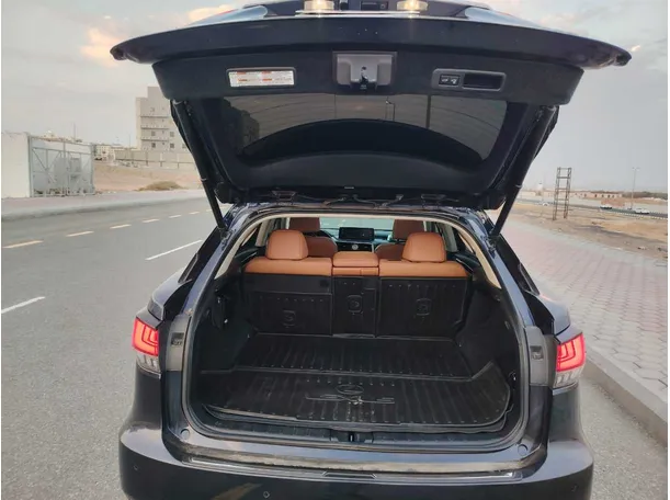 Car image 28