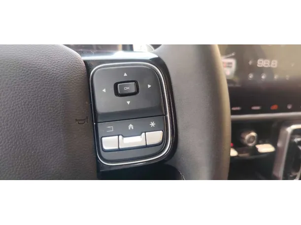 Car image 28