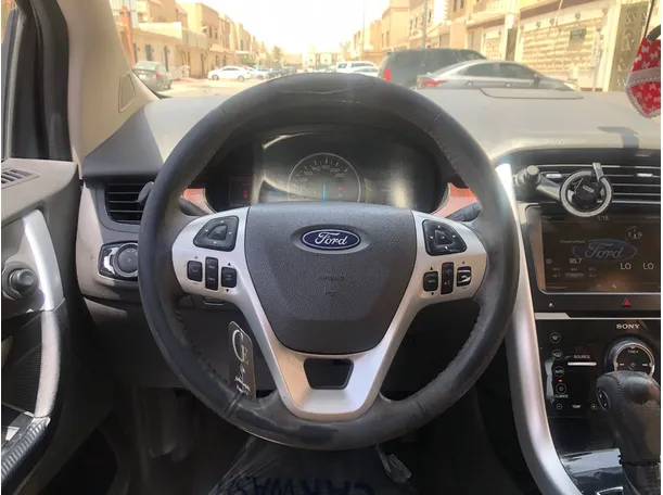 Car image 19
