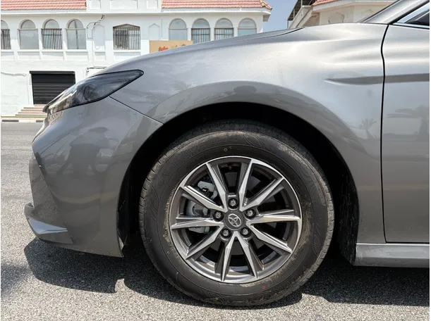 Car image 9