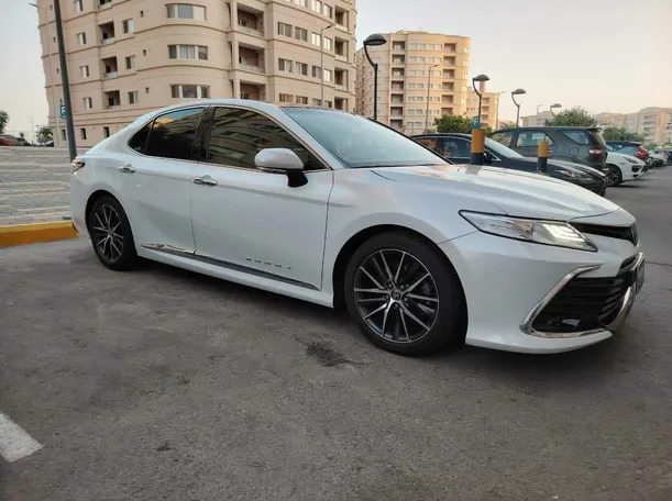 Car image 4