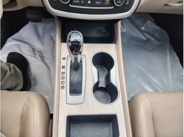 Car image 27