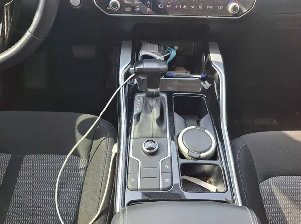 Car image 16