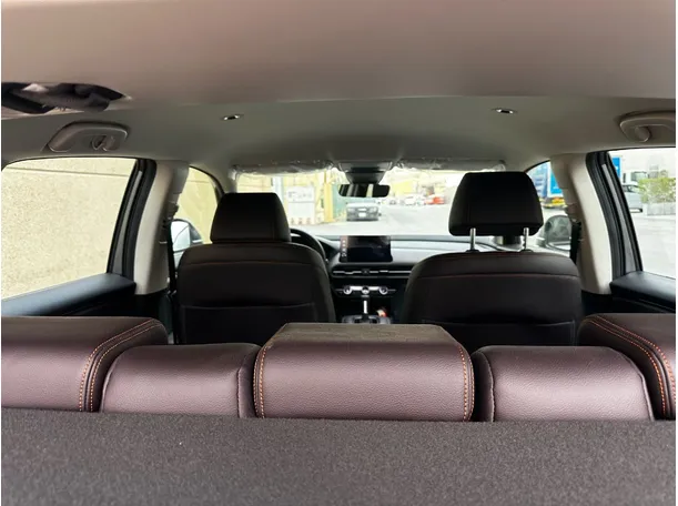 Car image 24