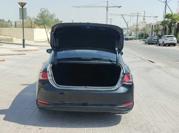 Car image 27