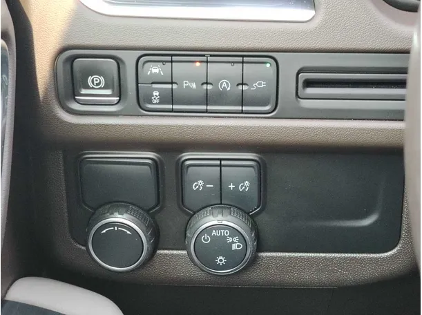 Car image 30