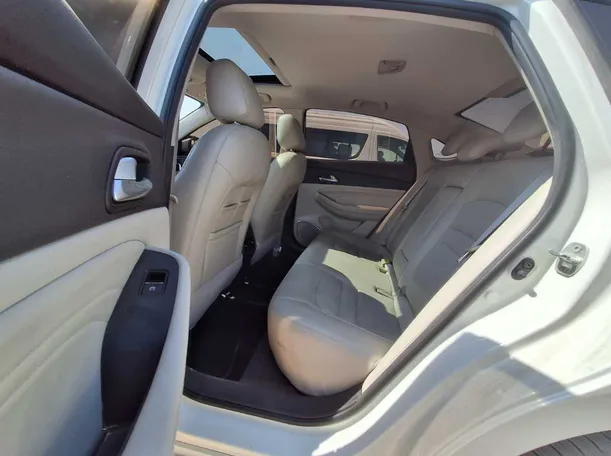 Car image 13