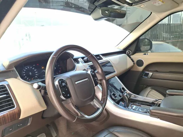 Car image 11